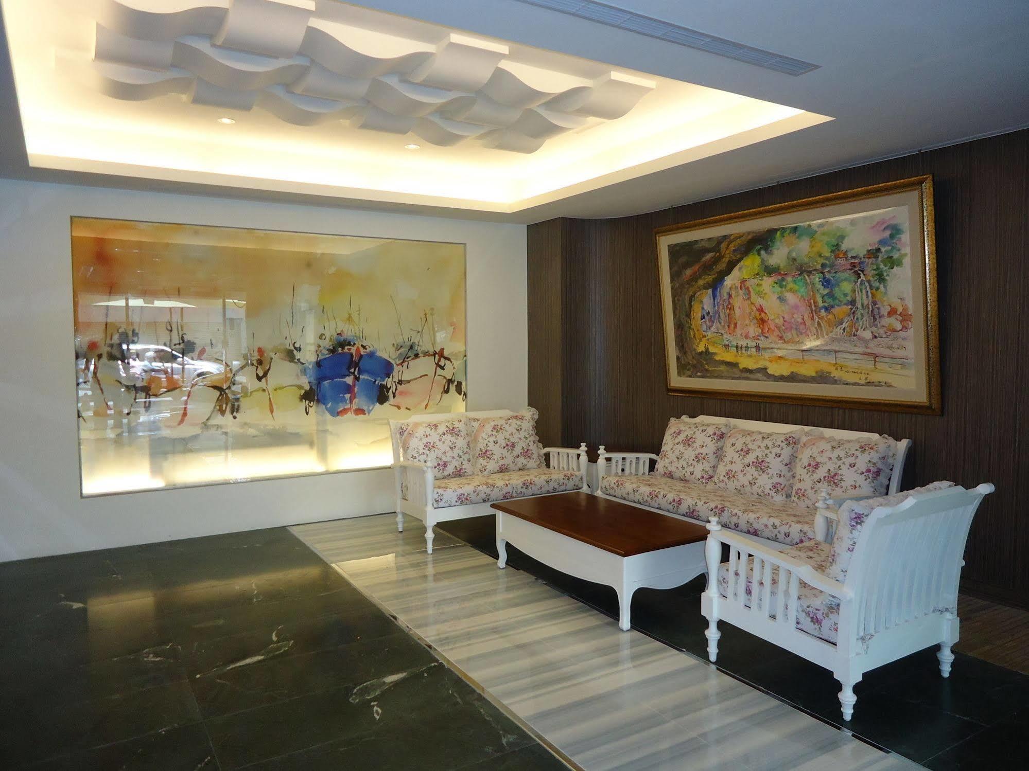Roaders Hotel Hualien Dongda Extérieur photo